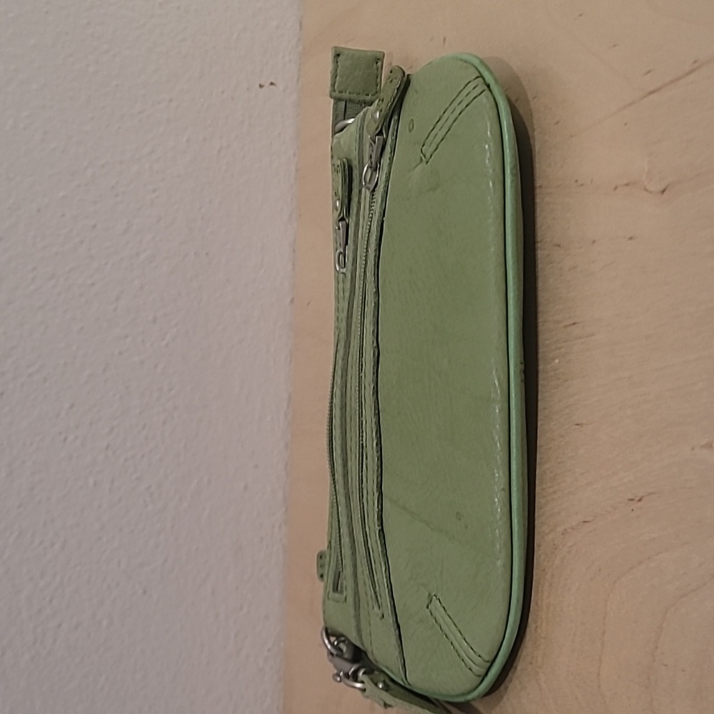 🌿 FOSSIL WRISTLET BAG 🌿 - Picture 6 of 9
